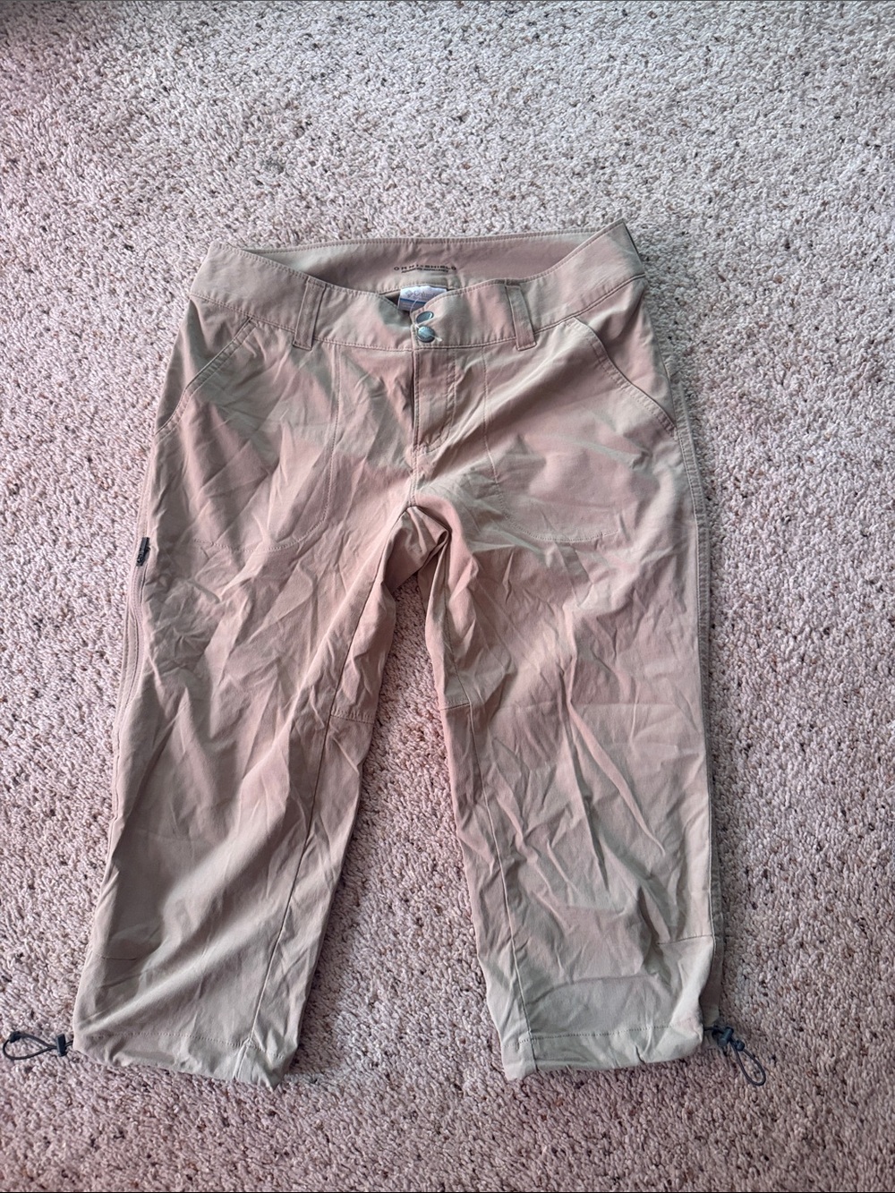 Columbia Beige capri hiking pants.